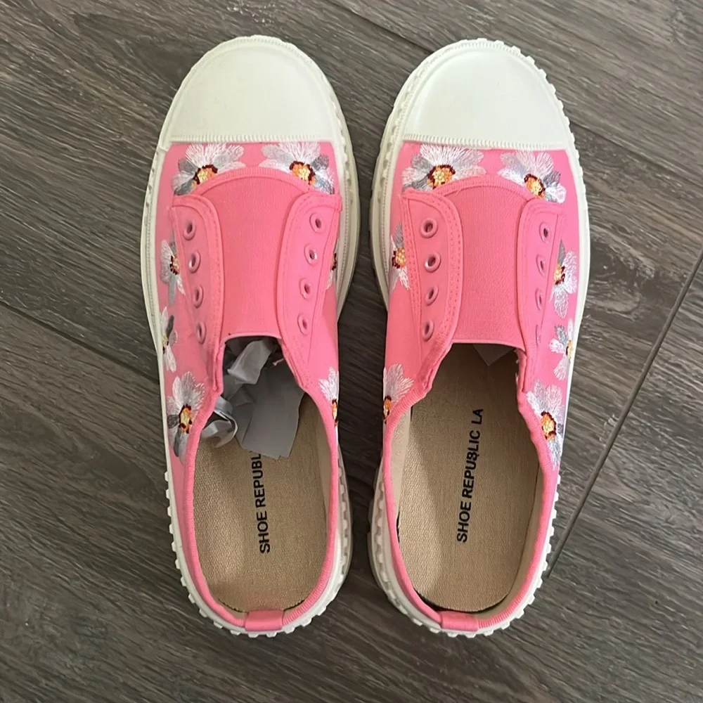 Shoe Republic LA Hot Pink Daisy Embroidered Slip-On Platform Sneakers